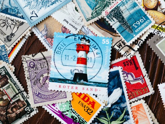 Comparatif des meilleures brocantes pour acheter des timbres