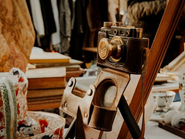 Où dénicher des trésors lors des brocantes : conseils pour les collectionneurs