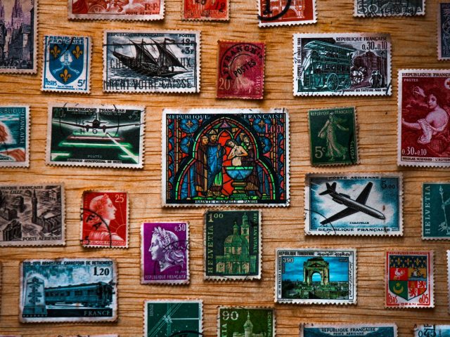 L’histoire fascinante des timbres célèbres en France